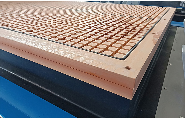 M&aacute;y l&agrave;m tổ CNC