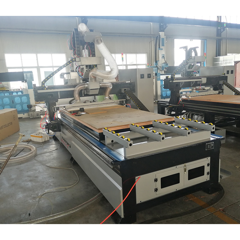 Bộ định tuyến CNC hàng đầu 1325 Nhà máy