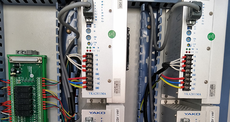 M&aacute;y khắc bộ định tuyến CNC