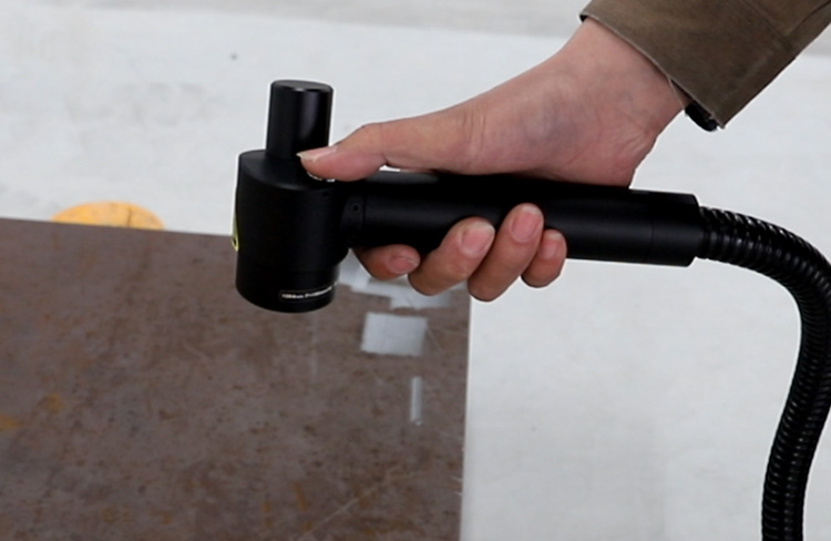 M&aacute;y l&agrave;m sạch laser ba l&ocirc;