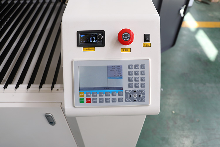 M&aacute;y cắt v&agrave; khắc laser CO2