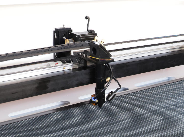 M&aacute;y cắt v&agrave; khắc laser CO2