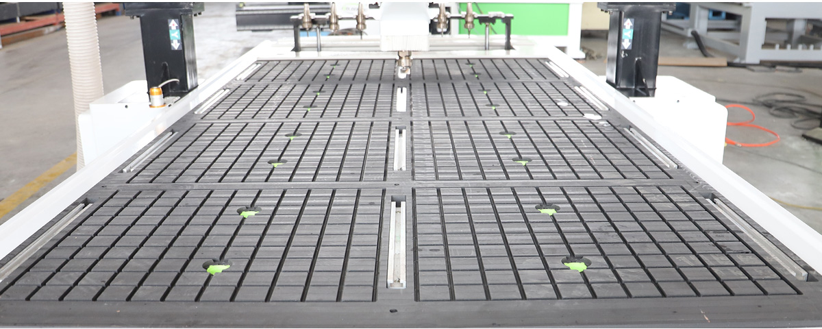 B&agrave;n ch&acirc;n kh&ocirc;ng v&agrave; T T với bơm l&agrave;m m&aacute;t 5,5kw