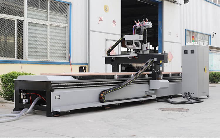 V&aacute;n &eacute;p CNC Router.